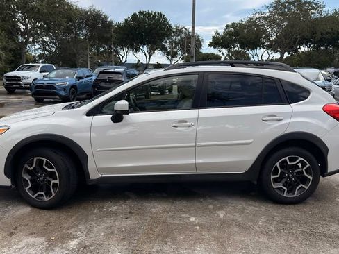 Used 2017 Subaru Crosstrek 2.0i Premium w/ Moonroof Package AWD/4WD image 4
