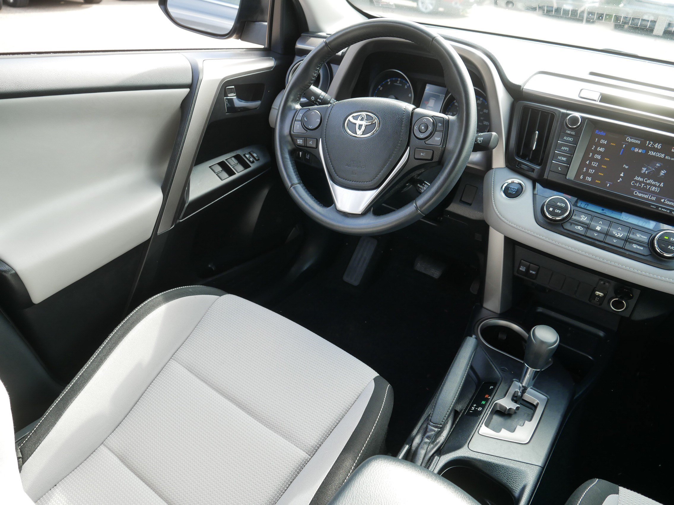 Used 2018 Toyota RAV4 XLE FWD image 9