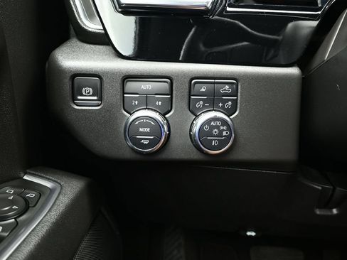 Used 2025 GMC Sierra 1500 SLT AWD/4WD image 22