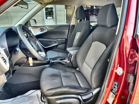 Used 2023 Kia Soul LX w/ LX Technology Package FWD image 15
