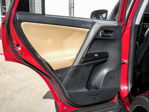 Used 2018 Toyota RAV4 Limited image 46