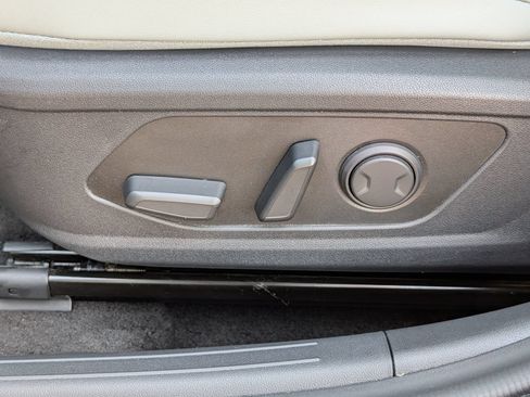 Used 2024 Hyundai Elantra Limited FWD image 15
