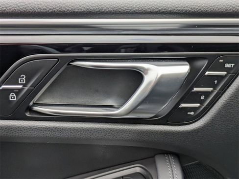 Used 2022 Porsche Macan S image 11