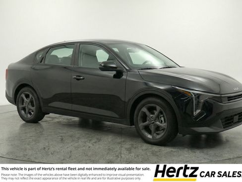 Used 2025 Kia K4 LXS image 1
