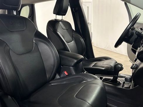 Used 2019 Jeep Cherokee Limited w/ Luxury Group image 17