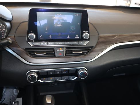 Used 2024 Nissan Altima 2.5 SV image 12