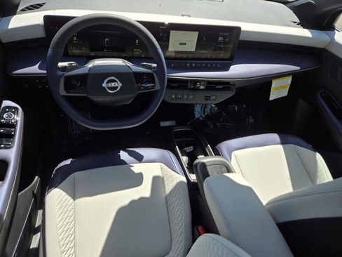 New 2026 Nissan Leaf Platinum+ w/ Illuminated Package FWD image 9