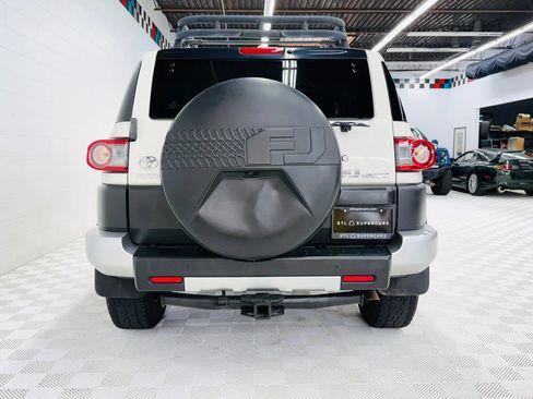 Used 2012 Toyota FJ Cruiser 2WD w/ Upgrade Pkg image 18