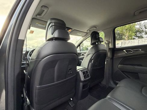 Certified 2024 Kia Sportage EX FWD image 9