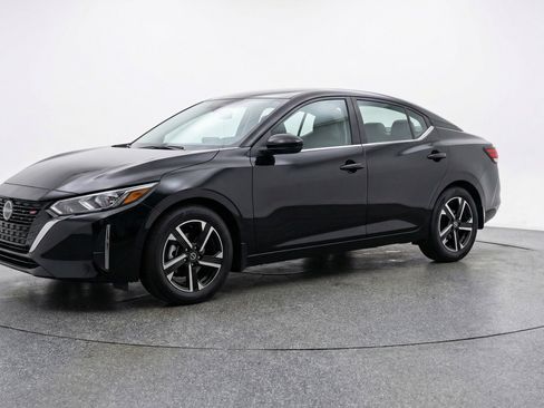 Used 2025 Nissan Sentra SV image 3