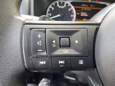 Used 2023 Nissan Rogue S AWD/4WD image 19
