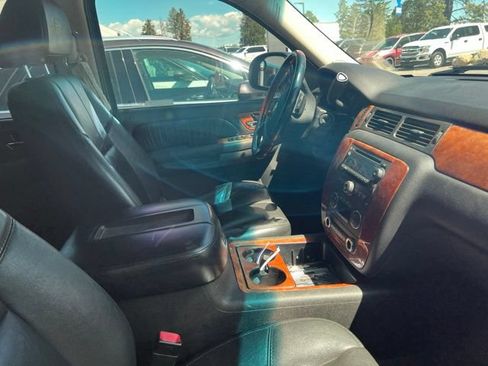 Used 2007 Chevrolet Suburban LT w/ LT Preferred Equipment Group AWD/4WD image 15