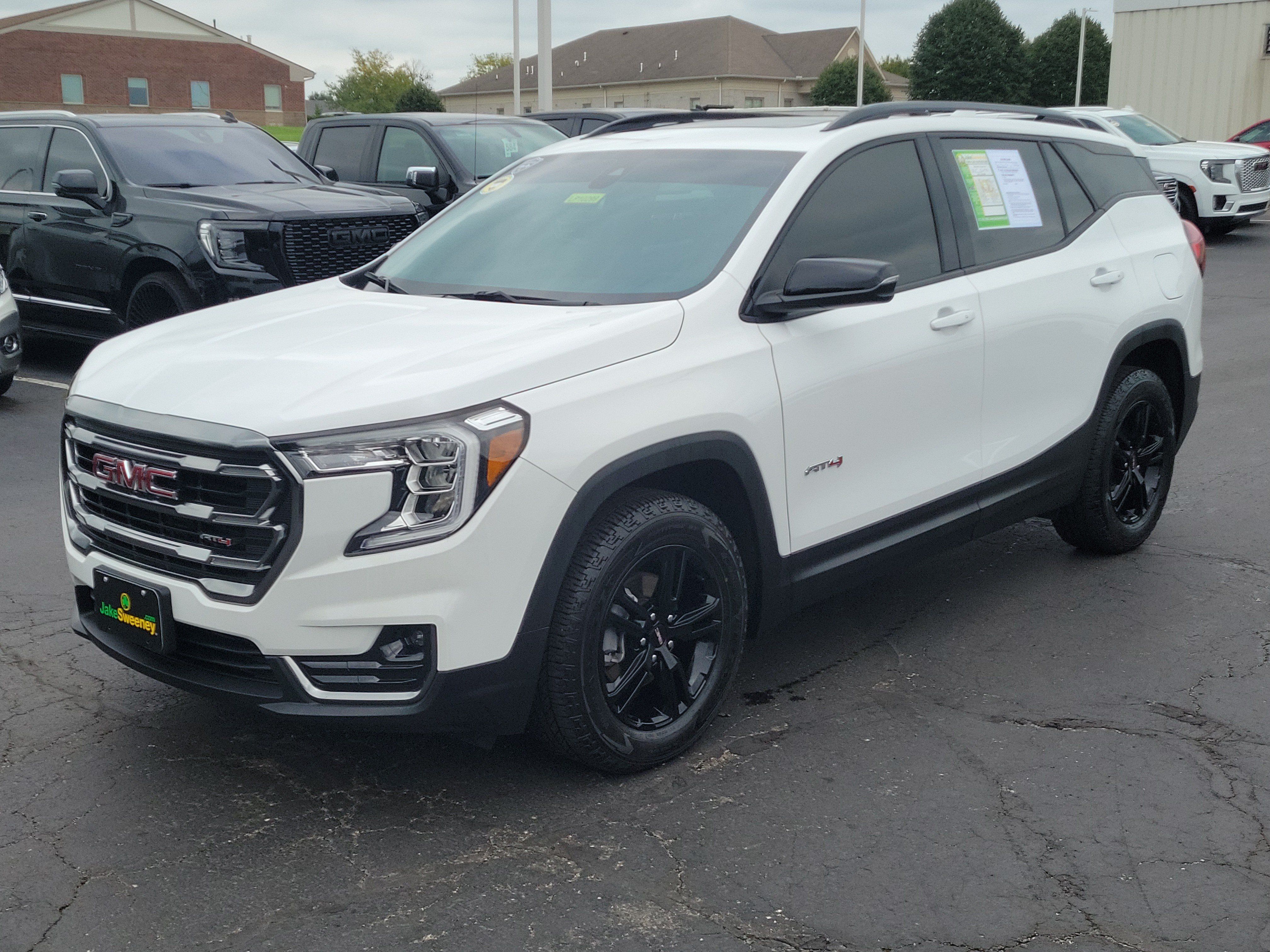 Used 2024 GMC Terrain AT4 AWD/4WD image 2