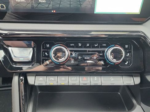 New 2026 GMC Sierra 1500 AT4 w/ AT4 Premium Package AWD/4WD image 29