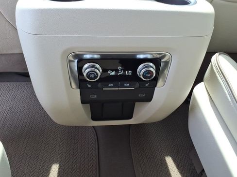 Used 2022 GMC Yukon XL Denali AWD/4WD image 15
