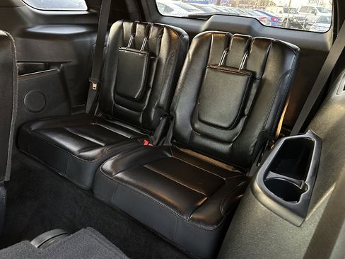 Used 2017 Ford Explorer XLT w/ Equipment Group 202A image 10