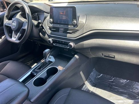 Used 2022 Nissan Altima 2.5 SV FWD image 13