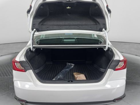 Used 2025 Toyota Camry SE image 15