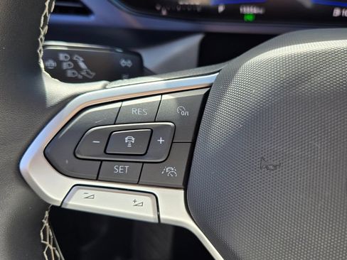 Certified 2023 Volkswagen Taos SE FWD image 24