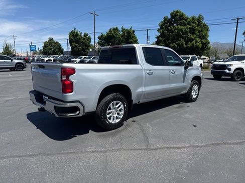 Used 2022 Chevrolet Silverado 1500 LT AWD/4WD image 7