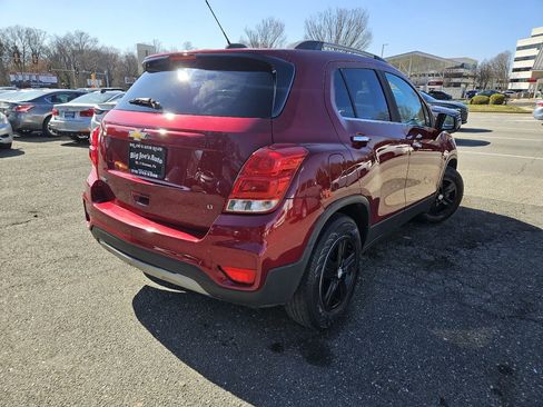 Used 2018 Chevrolet Trax LT w/ Sun & Sound Package image 5