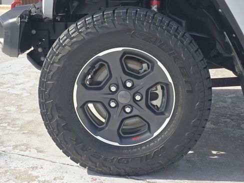 Used 2022 Jeep Gladiator Rubicon w/ LED Lighting Group AWD/4WD image 15