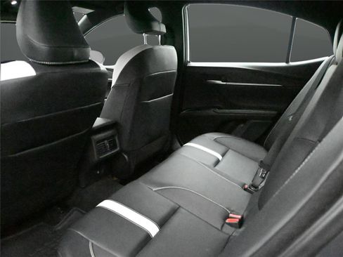 Used 2025 Toyota Camry SE w/ Convenience Package image 10