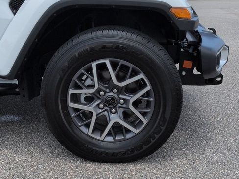 Used 2025 Jeep Wrangler Unlimited Sahara AWD/4WD image 12