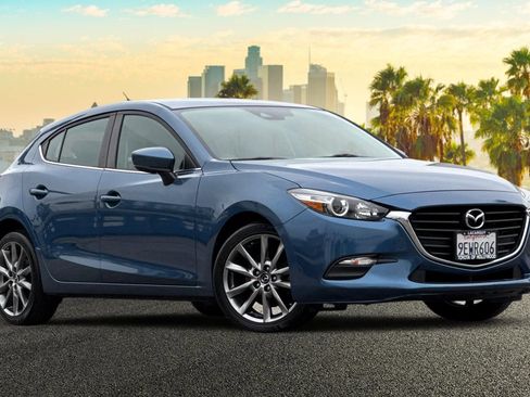 Used 2018 MAZDA MAZDA3 Touring FWD image 2