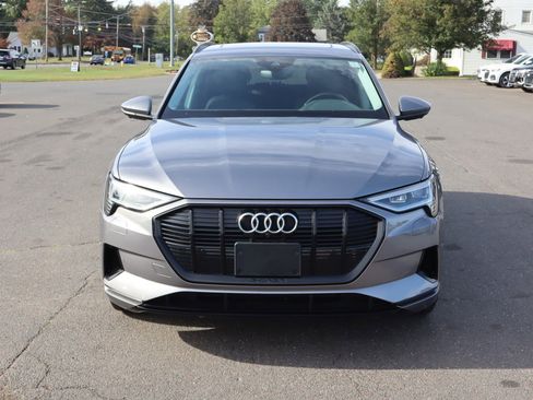 Used 2021 Audi e-tron Premium w/ Convenience Plus Package image 2