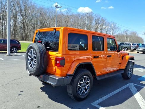 Used 2025 Jeep Wrangler Unlimited Sahara AWD/4WD image 6