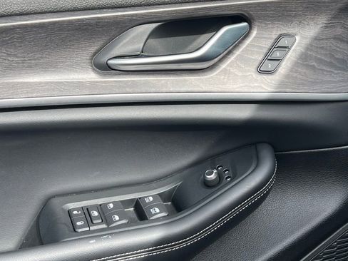 Used 2024 Jeep Grand Cherokee L Limited w/ Luxury Tech Group II image 29