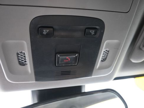 Used 2021 Toyota Camry SE image 11