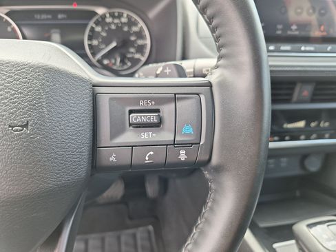 Used 2025 Nissan Rogue SV w/ SV Premium Package FWD image 18