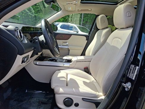 Used 2022 Mercedes-Benz GLB 250 4MATIC image 14