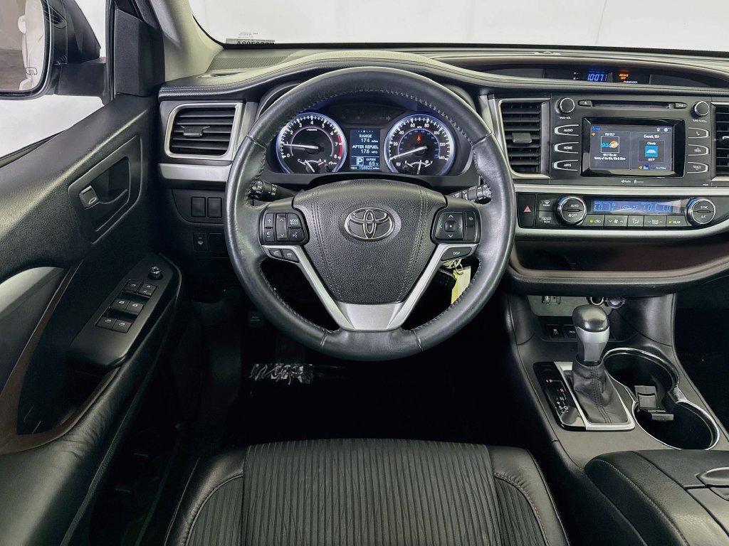 Used 2015 Toyota Highlander Plus AWD/4WD image 22