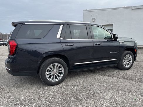 Used 2023 GMC Yukon SLT w/ SLT Luxury Package image 11