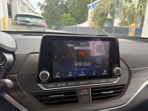 Used 2025 Nissan Altima 2.5 SV FWD image 20