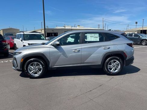 Certified 2025 Hyundai Tucson SE FWD image 8