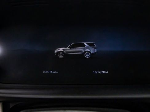 Certified 2025 Land Rover Discovery Dynamic SE image 17
