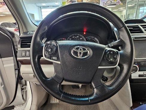 Used 2014 Toyota Camry XLE w/ Leather Package FWD image 10