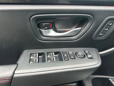 Certified 2025 Honda Pilot Black Edition image 5