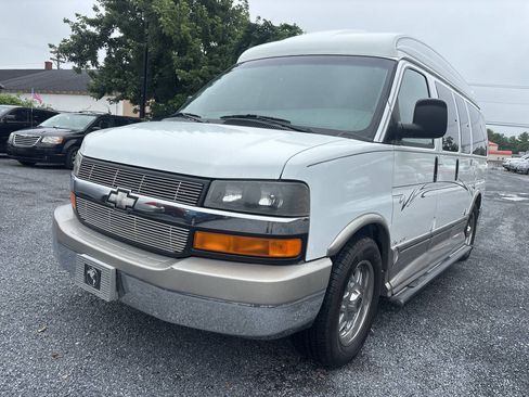 Used 2004 Chevrolet Express 1500 RWD image 1