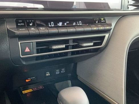Used 2025 Toyota Camry SE w/ Multimedia Upgrade Package FWD image 17