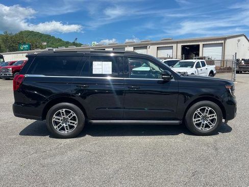 Certified 2025 Ford Expedition Active AWD/4WD image 2