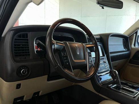 Used 2015 Lincoln Navigator 4WD w/ Equipment Group 101A Reserve image 11