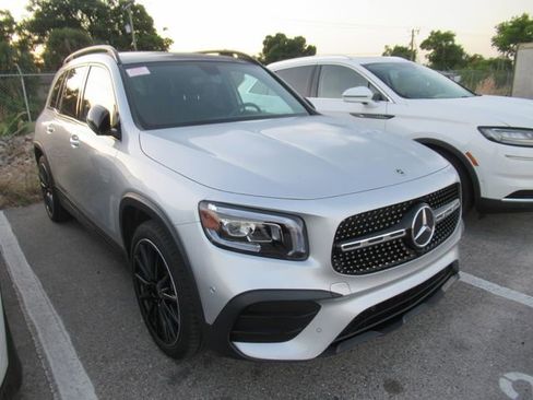 Used 2023 Mercedes-Benz GLB 250 image 1