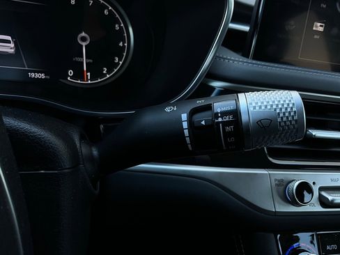 Used 2025 Genesis G70 2.5T image 39