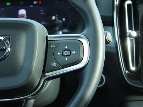 Used 2025 Volvo XC40 B5 Core image 26