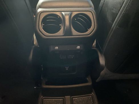 Used 2023 Jeep Wrangler Unlimited Sahara AWD/4WD image 14